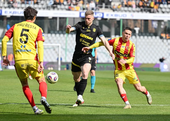 Vladislavs Gutkovskis gūst vārtus, Gdiņas "Arka" uzvar Polijas ekstraklases spēlē