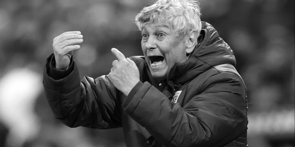 Mirča Lučesku liktenīgajā spēlē Stambulā, kurā viņa vadībā Rumānijas izlasei neizdevās pārvarēt Turcijas šķērsli (foto: Scanpix / Reuters)