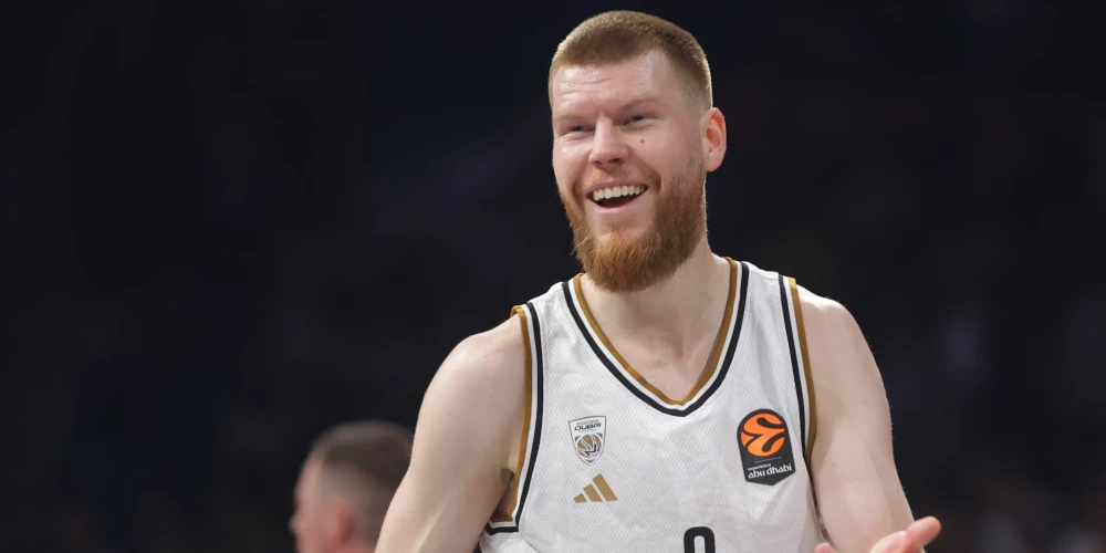 Dāvis Bertāns ar saviem tālmetieniem palīdzēja pārņemt vadību. 