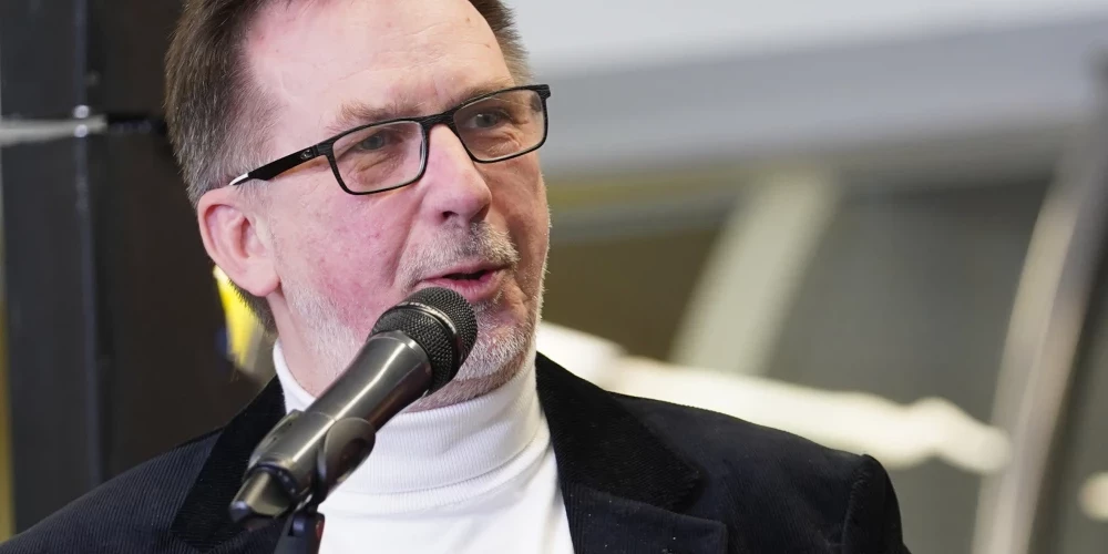 Cik bieži jūs kafejnīcā pie blakus galdiņa esat redzējuši jautru kompāniju ratiņkrēslos? Visticamāk, nekad. Un tas nav tāpēc, ka šiem cilvēkiem nav naudas vai nekad nav jautri. Viņi kafejnīcā nevar iekļūt, tajā nav tualetes ar atbilstošu aprīkojumu, bet galdi ir pārāk augsti. Tā kafejnīca zaudē klientus, bet par to nesatraucas, jo vienkārši neredz savus potenciālos klientus. (Foto: publicitātes)