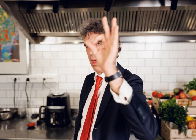 Zibenīgi un karaliski - ātrā zaļā pasta ar jūras veltēm Mārtiņa Sirmā gaumē