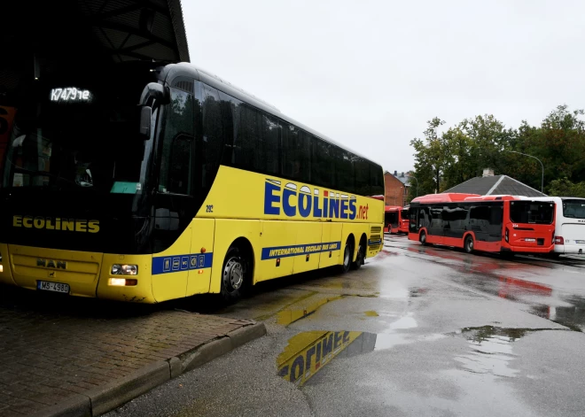 Valsts atbalsta trūkuma un pieaugošo izmaksu dēļ paziņo par "Ecolines" autobusu reisu slēgšanu Latvijā