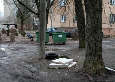 Проблемные дворы в Риге могут начать приводить в порядок без согласия владельца земли.