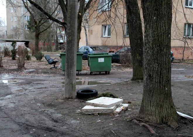 Рижская дума хочет получить право наводить порядок в чужих дворах за счет их владельцев