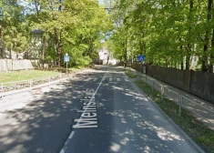 Melnsila ielā uz gājēju pārejas notriec cilvēku un pamet uz ceļa; aicina atsaukties aculieciniekus