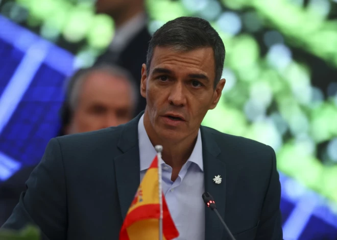 Не аплодируем поджигателям: премьер Испании не стал поздравлять США в день перемирия