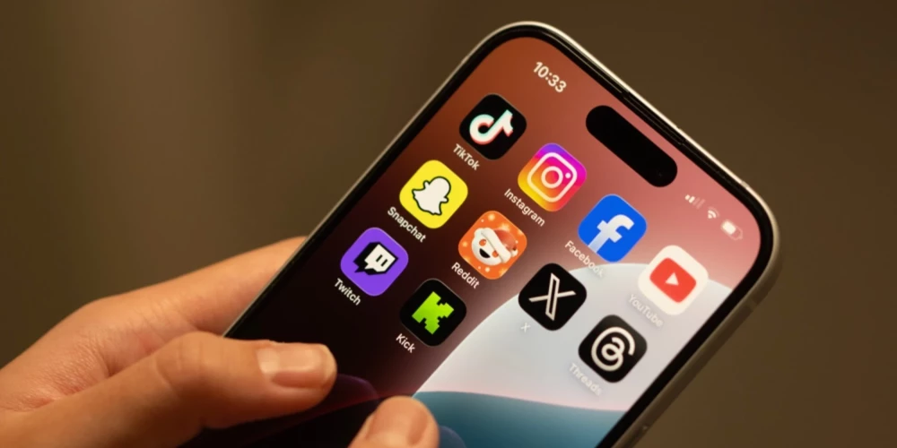 Grieķija aizliegs sociālos medijus bērniem līdz 15 gadu vecumam.