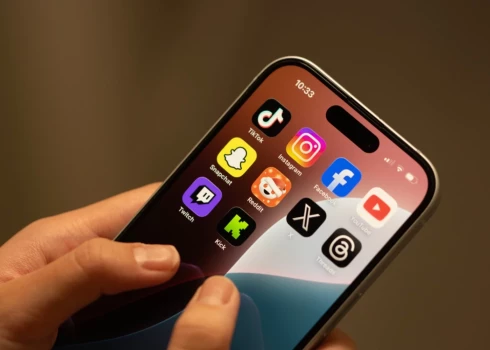 Grieķija aizliegs sociālos medijus bērniem līdz 15 gadu vecumam. 