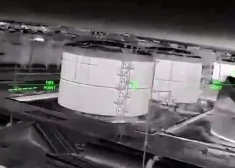 VIDEO: Ukraina ar droniem uzbrukusi lielai Krievijas naftas noliktavai okupētajā Feodosijā