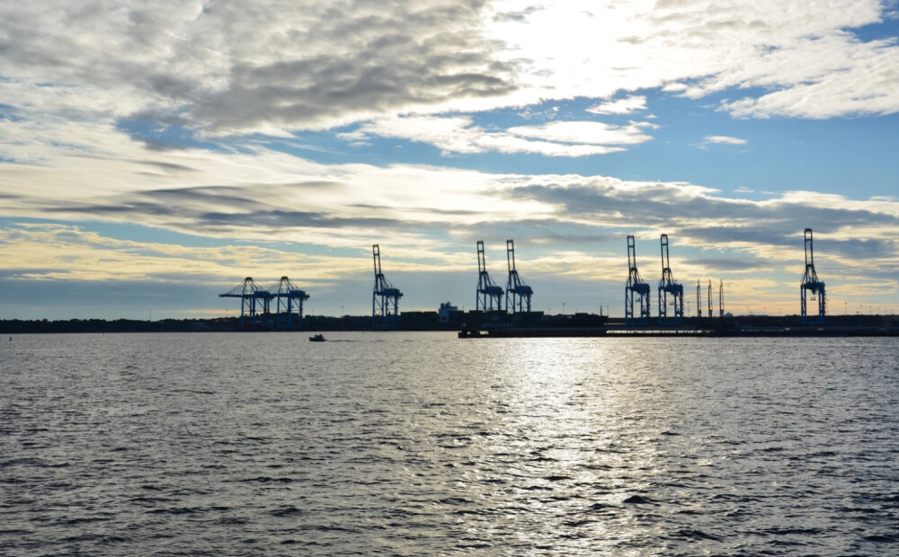 Naftas cenām straujš kritums