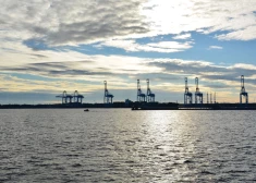 Naftas cenām straujš kritums