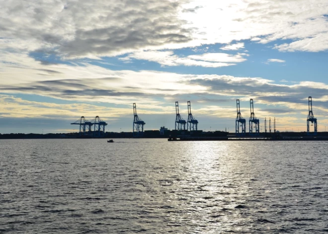 Naftas cenām straujš kritums