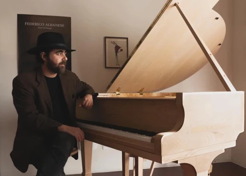 Федерико Альбанезе представит в Цесисе программу на стыке классики, электроники и кино.