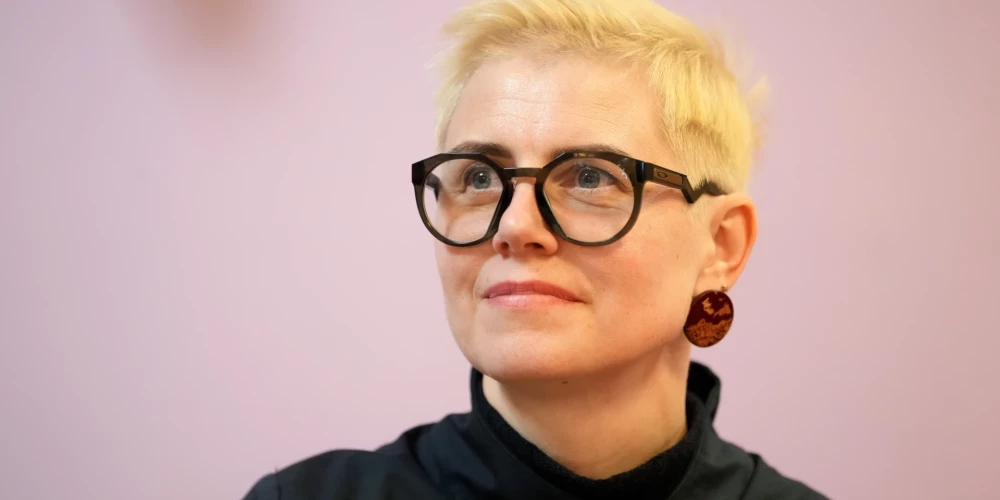 Jūrmalas Valsts ģimnāzijas direktore Ieva Taranda piedalās pilotprojekta "Bezmaksas higiēnas preces meitenēm Latvijas skolās" diskusijā Rīgas Valsts 3. ģimnāzijā.