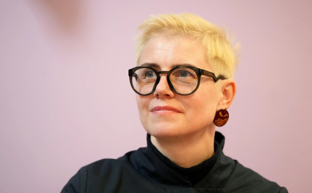 Ieva Taranda emocionāli uzrunā sabiedrību par priestera Damberga seksuālo vardarbību pret viņas dēlu: “Sauksim lietas īstos vārdos!”