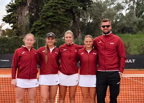 Latvijas sieviešu tenisa izlase 2026. gada aprīlī.