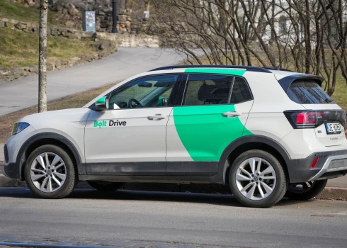 Koplietošanas automašīna ''Bolt Drive''.