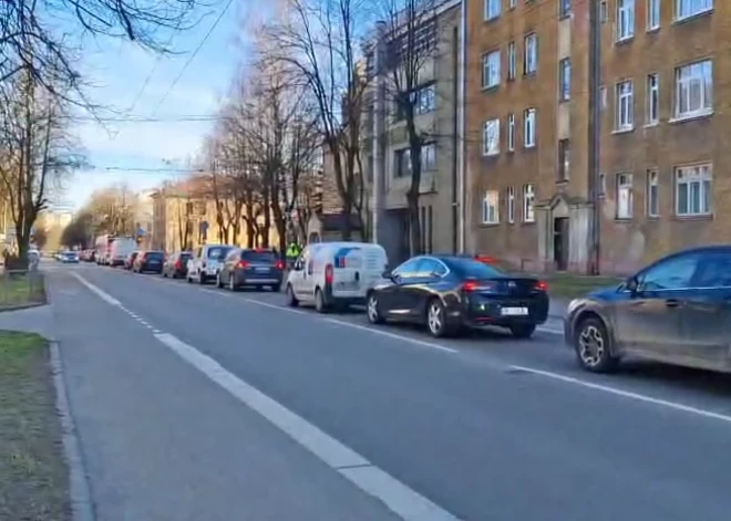 Ņem vērā! Šajās vietās šobrīd ir apgrūtināta satiksme