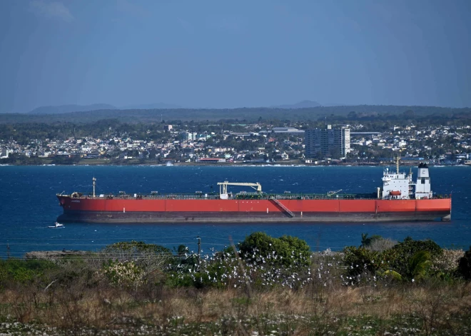 Laikraksts par Irānas kontroli Hormuza šaurumā: "Jāmaksā kriptovalūtā vai tiksi iznīcināts"