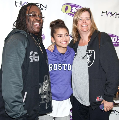 Zendaja ar tēti Kazembi un mammu Klēru 2013. gadā.