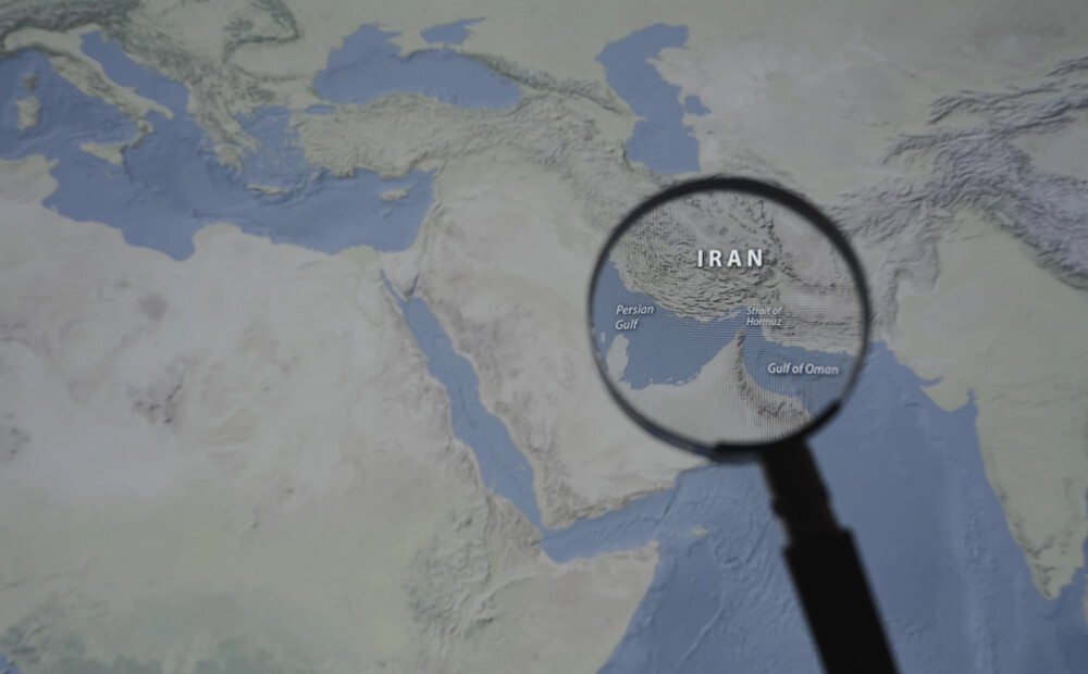 Reaģējot uz Izraēlas triecieniem Libānai, Irāna slēgusi Hormuza šaurumu