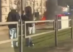 Šodien Latgales ielā, netālu no Dienvidu tilta, aizdegās Mini Cooper.