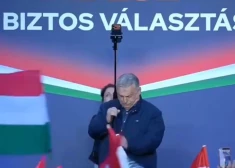 VIDEO: “Krievi, ejiet mājās!” Orbāns uzkāpj uz skatuves un piedzīvo kārtējo apkaunojumu