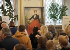 FOTO: Rīgas Latviešu biedrībā izrādīta Jāņa Roberta Tillberga glezna "Latviešu meitene"