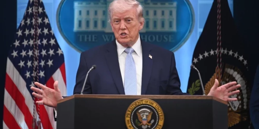 Tramps arī pauda, ka NATO ir “papīra tīģeris” un, ka Putins no NATO nebaidās. Tas viss – vien dažas dienas pirms paredzētās tikšanās starp ASV līderi un NATO ģenerālsekretāru.