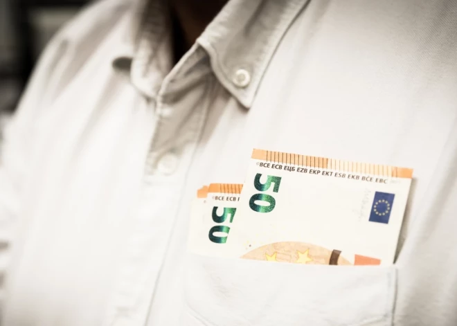 Меняли квартиры, скрывались и забирали 70%: как в Риге разоблачили группу сутенеров