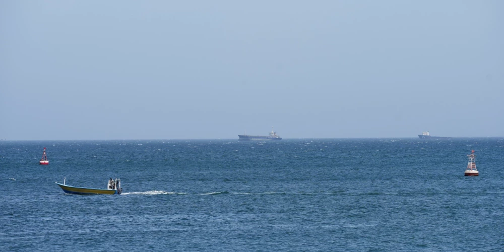 Irānas nodeva par Hormuza šķērsošanu ir "pilnīgi nepieņemama", uzsver Grieķija.