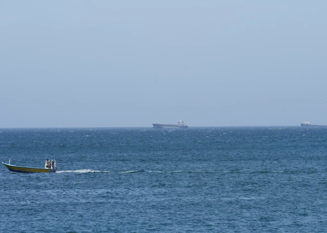 "Mēs radītu ļoti bīstamu precedentu!" Grieķijas premjers asi kritizē Irānas plānu iekasēt nodevu par Hormuza šķērsošanu