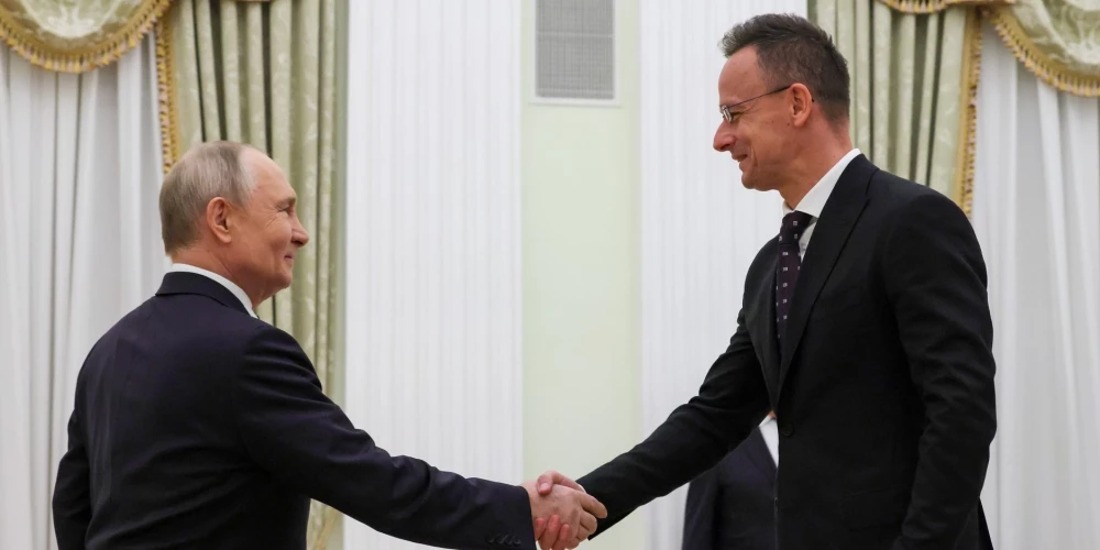 Pēters Sījārto tiekas ar Krievijas diktatoru Vladimiru Putinu.