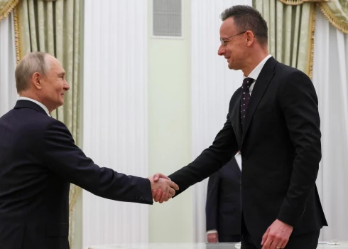 Pēters Sījārto tiekas ar Krievijas diktatoru Vladimiru Putinu.