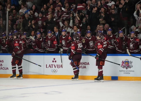 Latvijas hokejisti pirmajā duelī prata atspēlēties. 