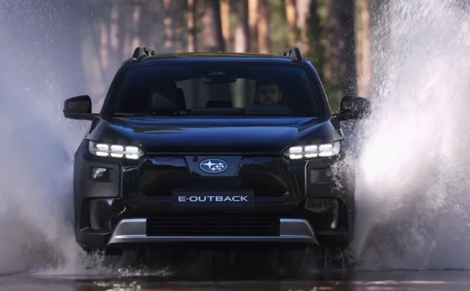 Subaru ļāva izmēģināt E-Outback gan asfalta drošas braukšanas trasē, gan prasīgā bezceļā.