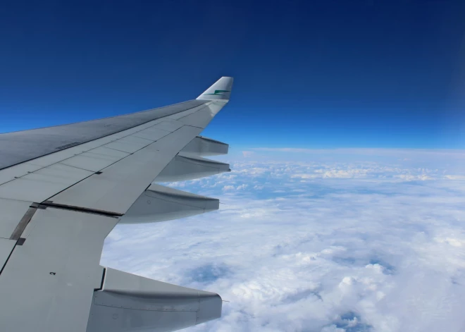 Pasažiere paliek neziņā, kad "Finnair" lidmašīna pēkšņi maina virzienu prom no galamērķa Igaunijā