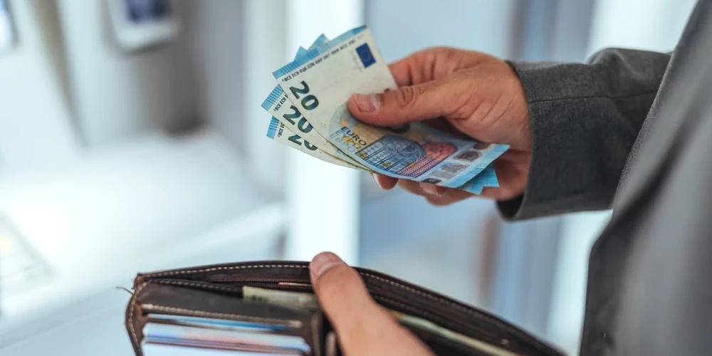 Bezskaidrās naudas maksājumu īpatsvars Latvijā sasniedzis vēsturiski augstāko līmeni.