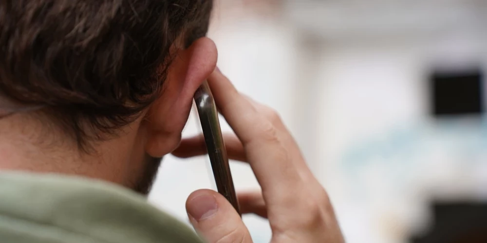 Latvijas un Igaunijas pilsoņus Lietuvā tiesās par telefonkrāpšanu.