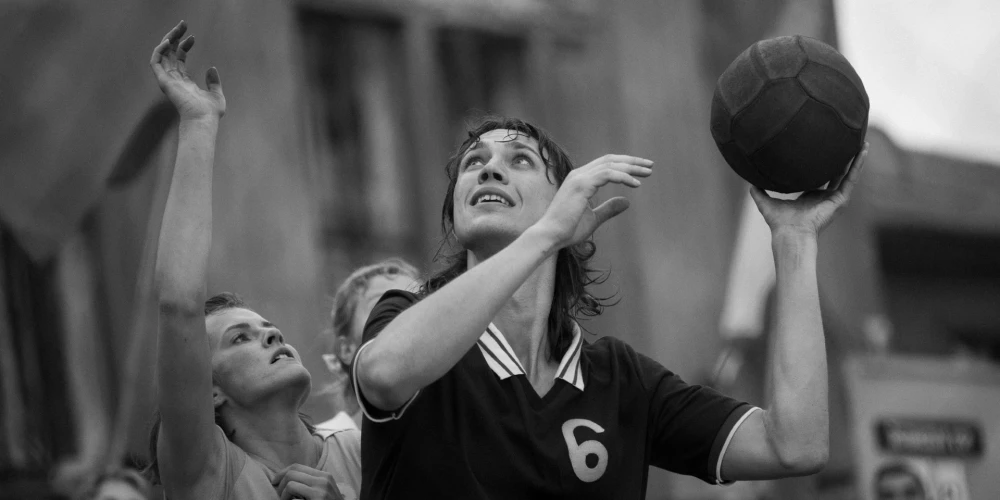 Viestura Kairiša un Kārļa Arnolda Avota spēlfilma "Uļa" - Kannu konkursā.