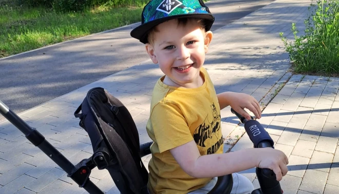 Несмотря на аутические признаки, Даня – умный и добрый ребенок. Он умеет считать до 10, любит собирать кубики и паззлы. 