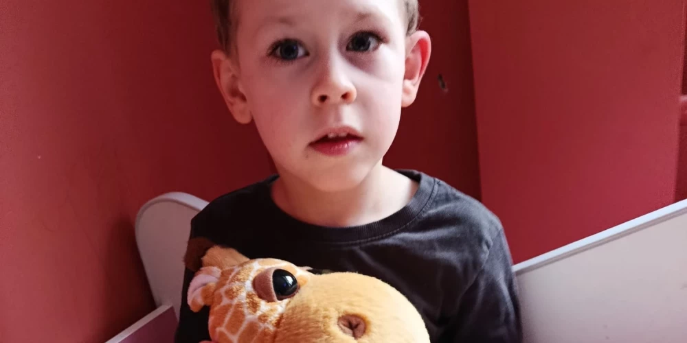 Даниэль не засыпает без любимого игрушечного жирафа.