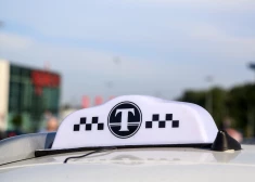 13 апреля в крупных городах Латвии возможен транспортный коллапс - таксисты выходят на протест