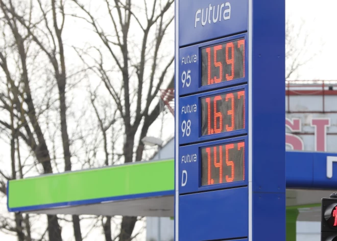 Degvielas cenu sprādziens varētu atkal uzkurināt inflāciju Latvijā