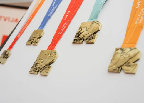 2026. gada Rīgas maratona medaļas.