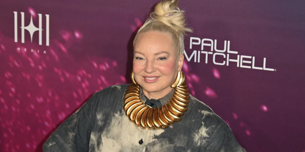 Austrāliešu dziedātāja un dziesmu autroe Sia.