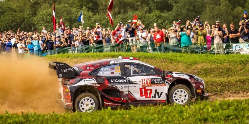 Mārtiņš Sesks ar Renāru Franci varēja piepildīt vienu no saviem kvēlākajiem sapņiem - traukties pa Kurzemes ceļiem WRC rallijā ar "Rally 1" automašīnu. 
