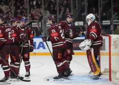 Mitens vārtos kā mūris, Lapinskis nodrošina Latvijas uzvaru pār Austriju otrajā pārbaudes spēlē. FOTO