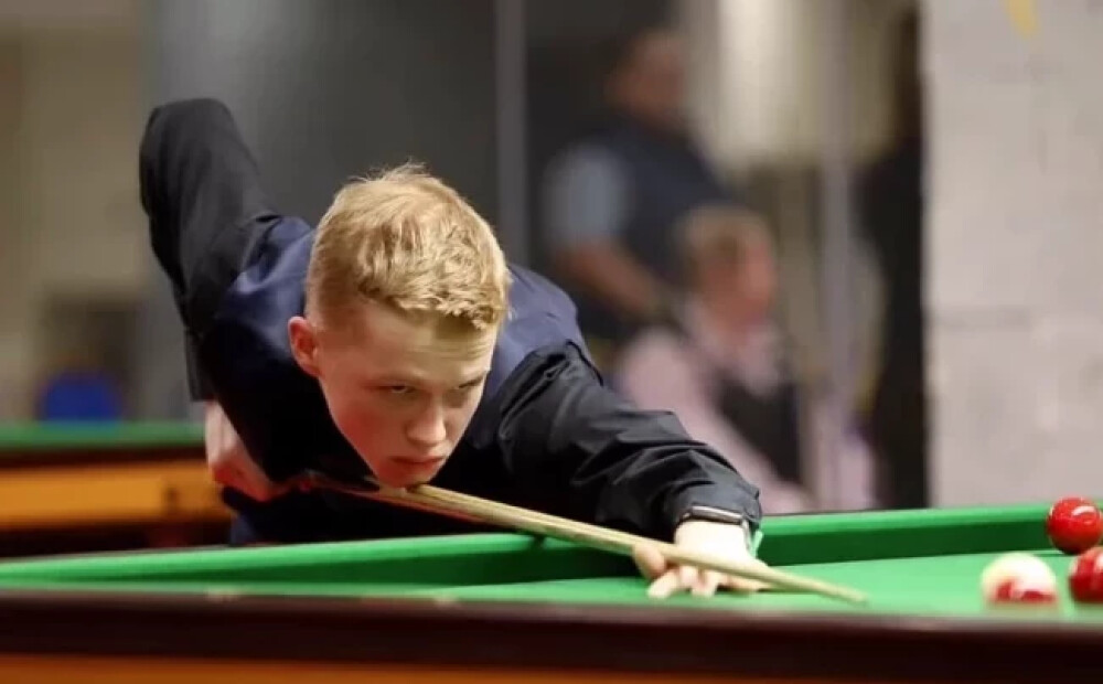 Snūkerists Artemijs Žižins piekāpjas pasaules čempionāta kvalifikācijas otrajā kārtā