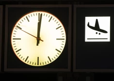 "Lufthansa" stjuarti sāk streiku, kura dēļ atcelti simtiem reisu